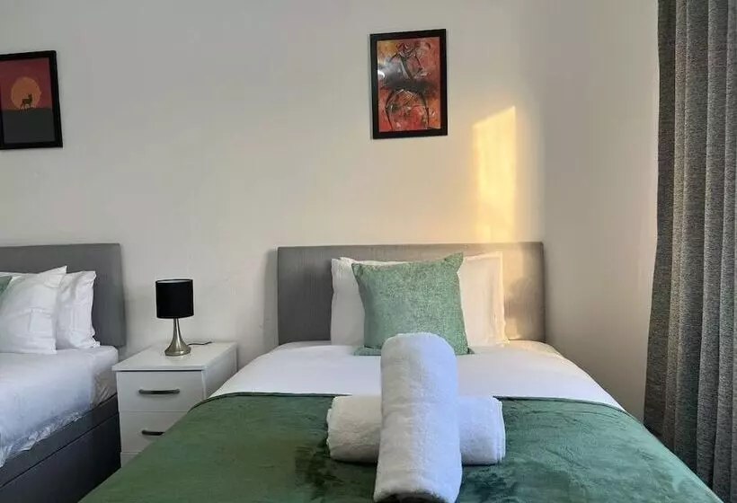 اقامتگاه Birmingham Luxury House   Modern Retreat
