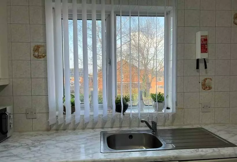 اقامتگاه Birmingham Luxury House   Modern Retreat