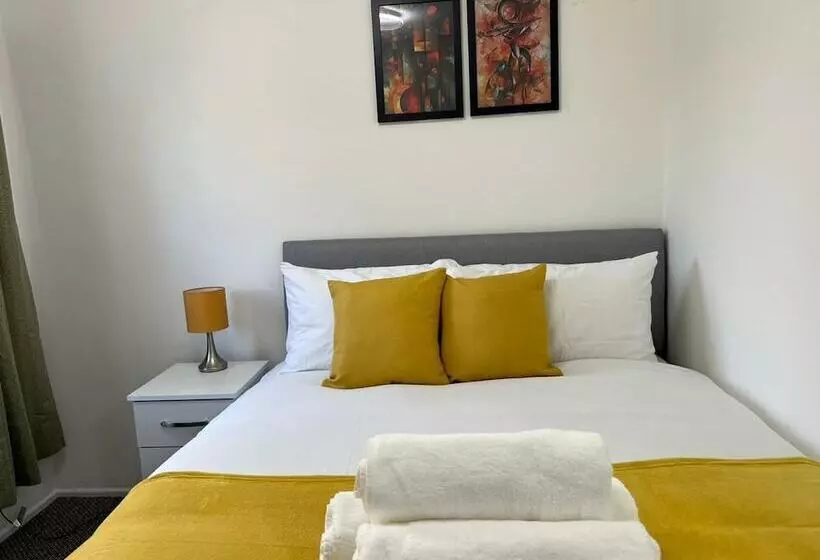 اقامتگاه Birmingham Luxury House   Modern Retreat