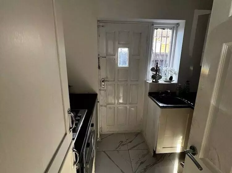 Residenssi Cozy 2 Bedhouse 20mins From Manchester City Centre