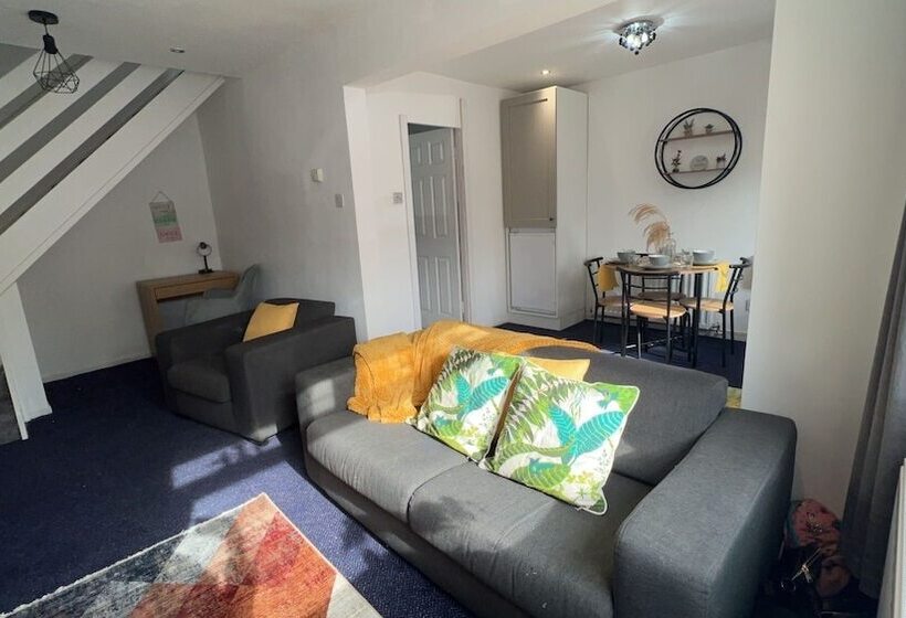 إقامة Cozy 2 Bedhouse 20mins From Manchester City Centre