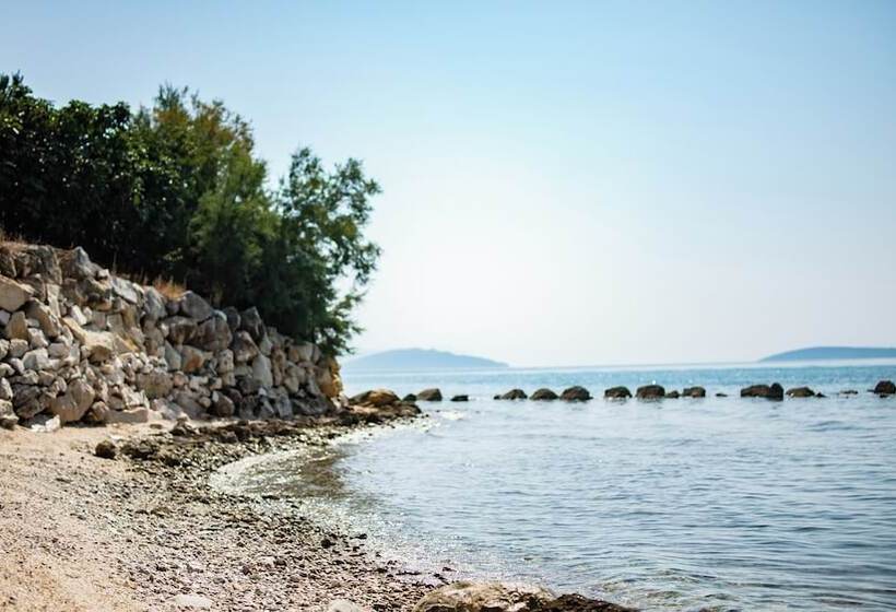 Reşedinta House Red Earth Kastel Stafilic