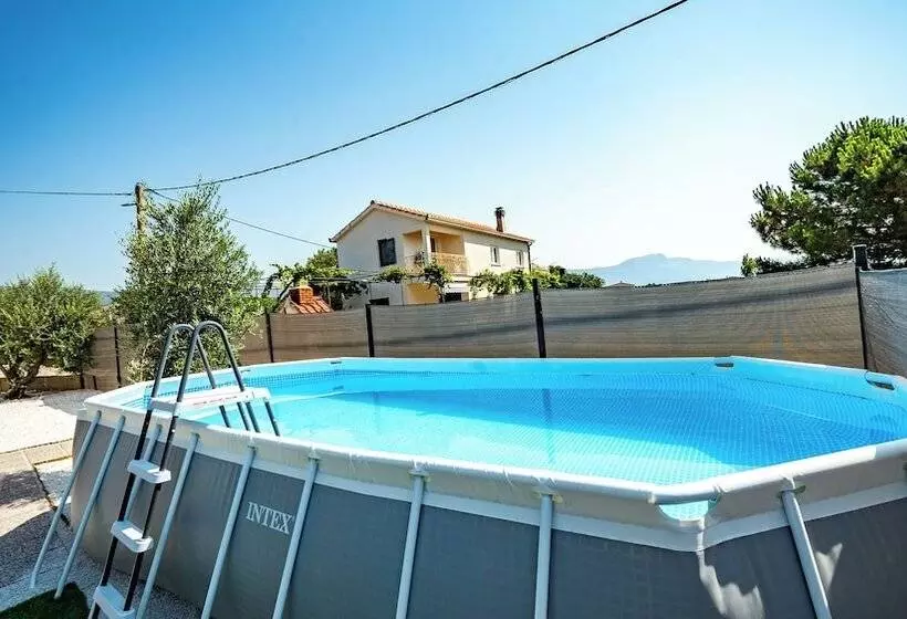 Residenssi House Red Earth Kastel Stafilic