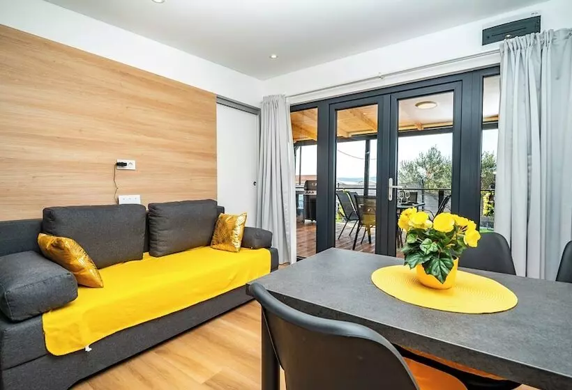 Residenssi House Red Earth Kastel Stafilic
