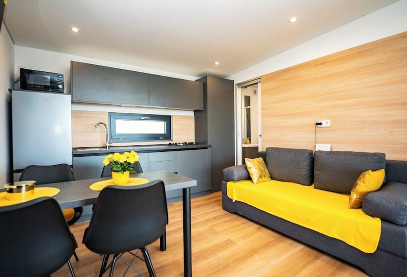 Reşedinta House Red Earth Kastel Stafilic