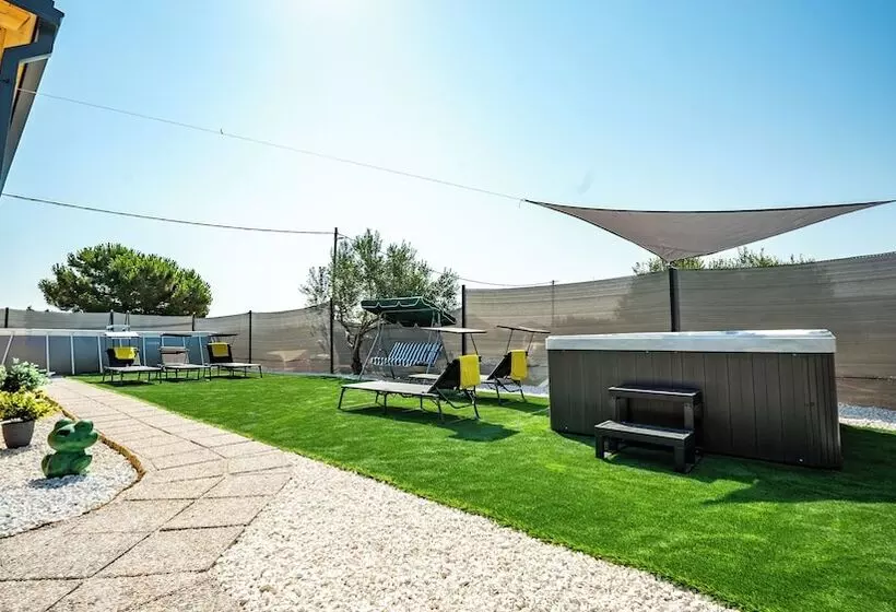Residenssi House Red Earth Kastel Stafilic