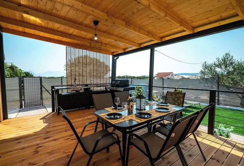 Residenssi House Red Earth Kastel Stafilic
