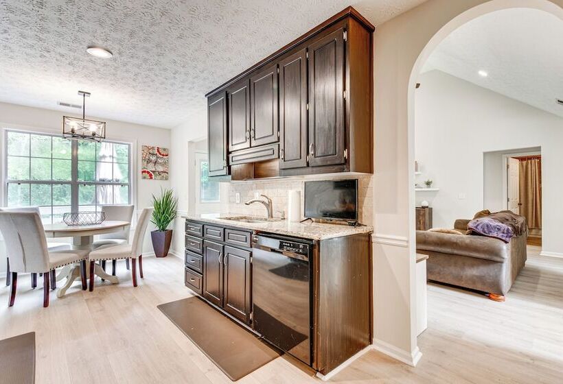 Game Room & Peaceful Deck: Dacula Family Home