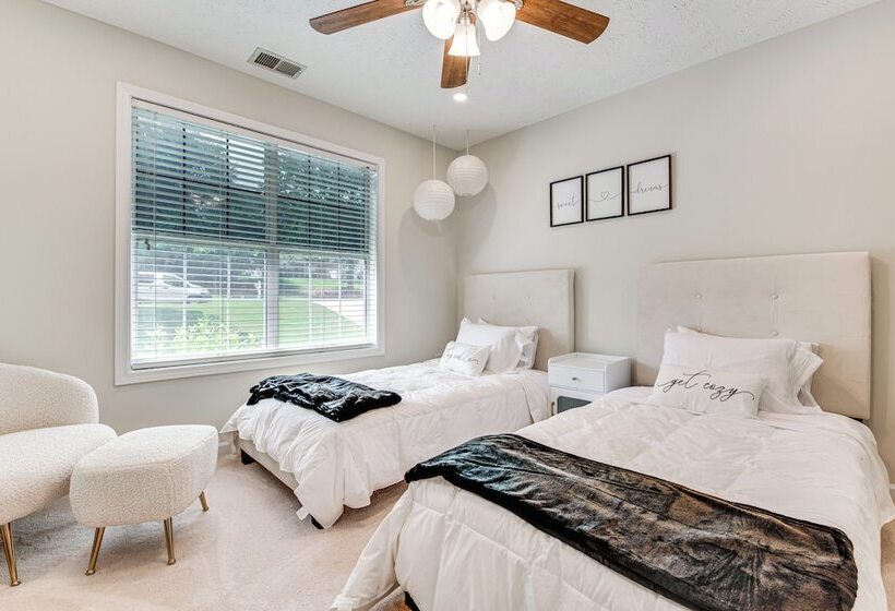 Game Room & Peaceful Deck: Dacula Family Home