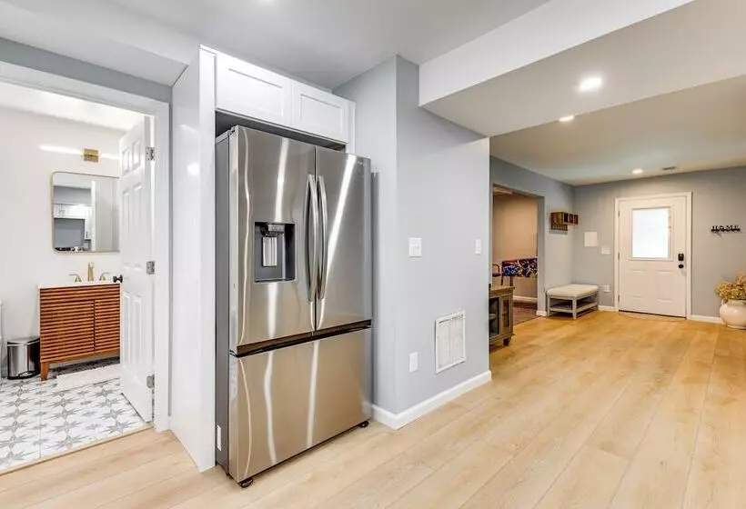 Game Room & Peaceful Deck: Dacula Family Home