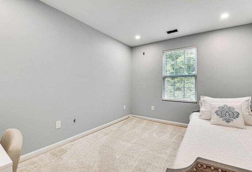 Game Room & Peaceful Deck: Dacula Family Home