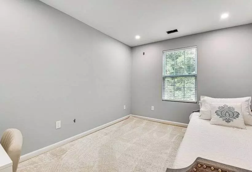 Game Room & Peaceful Deck: Dacula Family Home