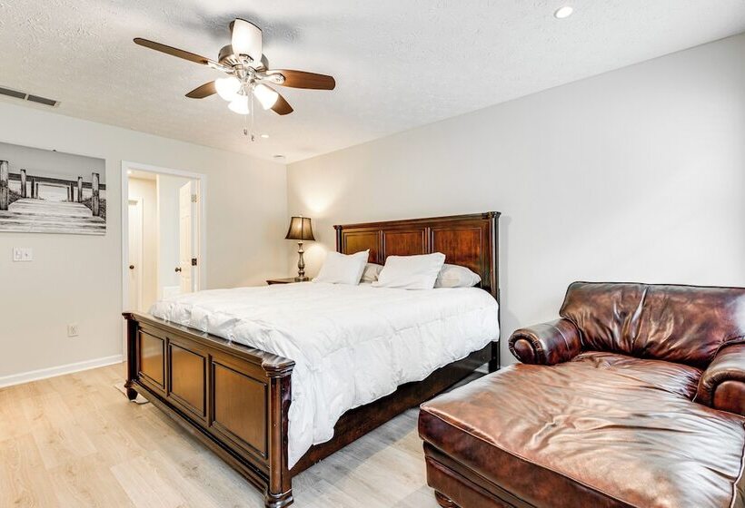 Game Room & Peaceful Deck: Dacula Family Home