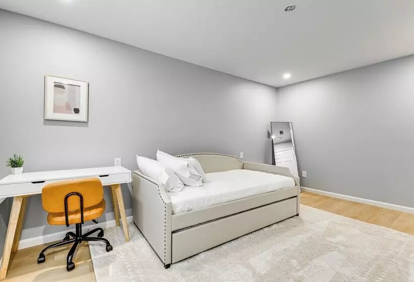 Game Room & Peaceful Deck: Dacula Family Home