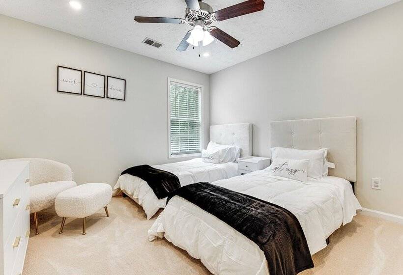 Game Room & Peaceful Deck: Dacula Family Home