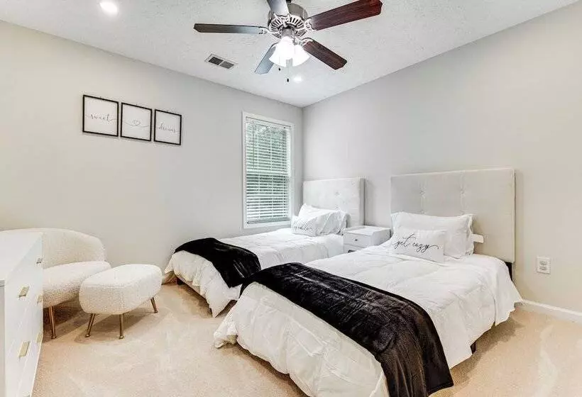 Game Room & Peaceful Deck: Dacula Family Home