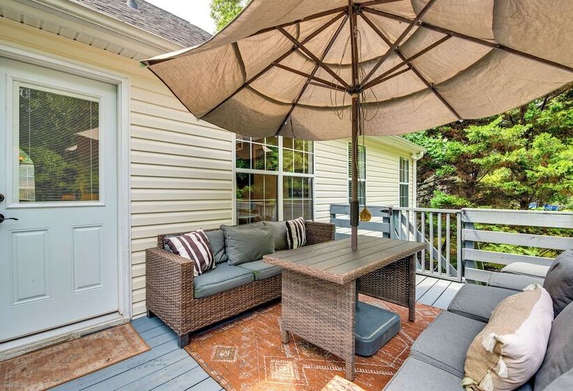 Game Room & Peaceful Deck: Dacula Family Home