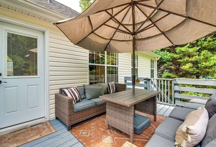 Game Room & Peaceful Deck: Dacula Family Home