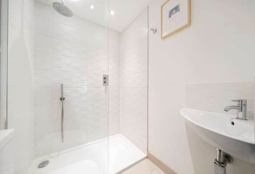 The Wimbledon Hideaway Glamorous 3bdr House With Garden