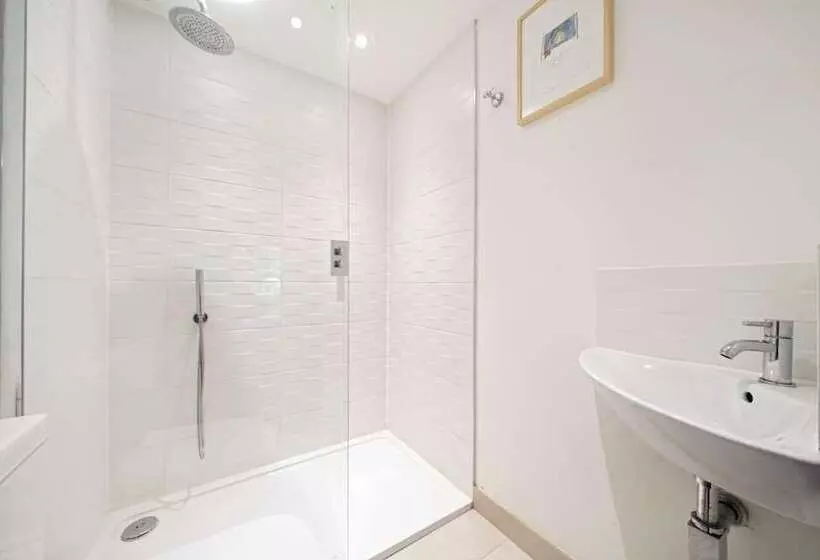 The Wimbledon Hideaway   Glamorous 3bdr House With Garden