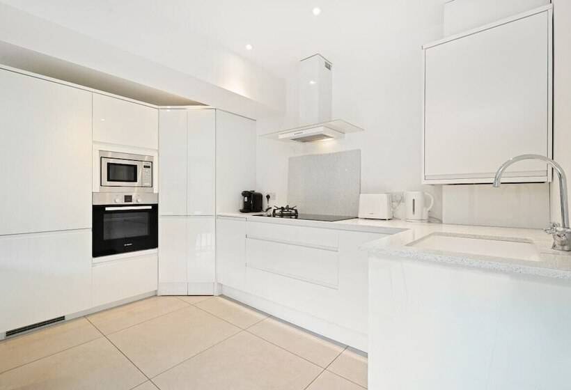 The Wimbledon Hideaway Glamorous 3bdr House With Garden