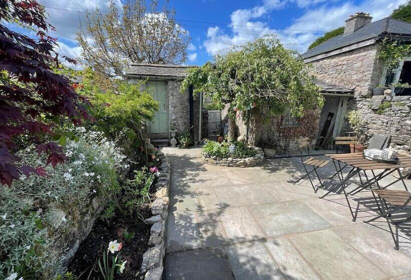 Tranquil Kendal Cottage Retreat