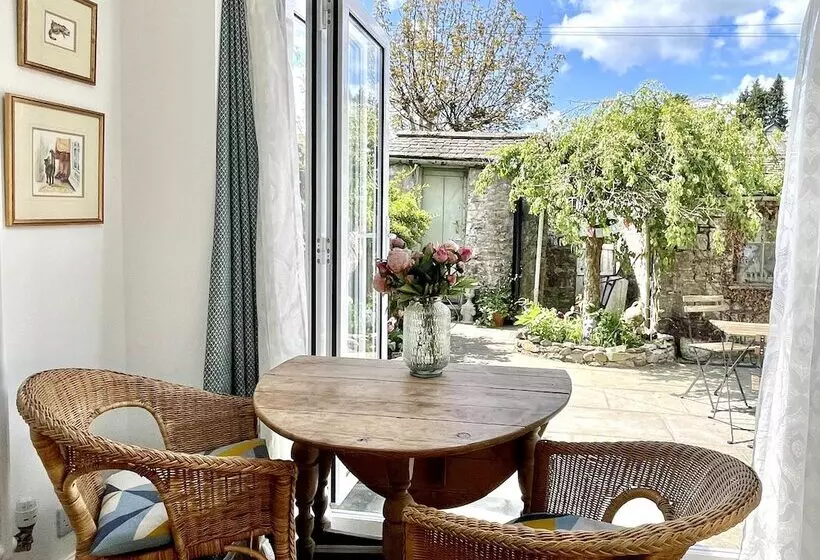 Tranquil Kendal Cottage Retreat