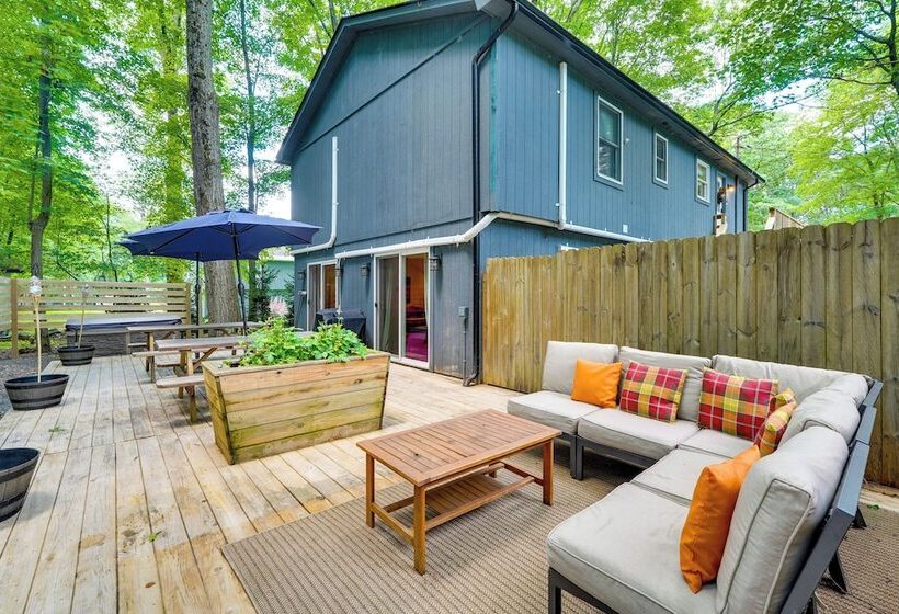 Private Hot Tub: Tree Lined Poconos Home!