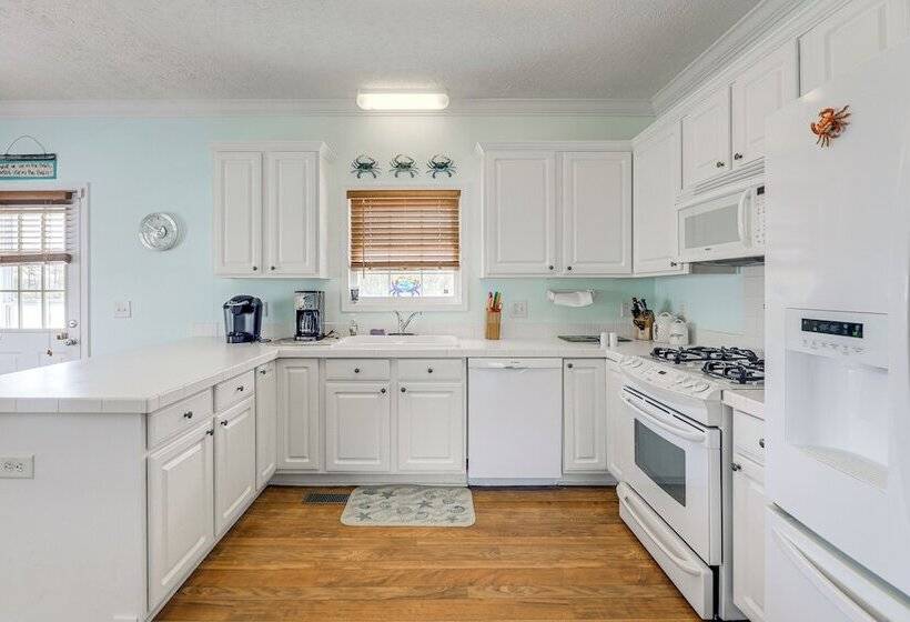 Waterfront Merritt Home W/ Boat Dock & Deck!