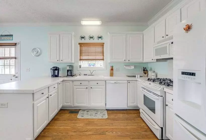 Waterfront Merritt Home W/ Boat Dock & Deck!