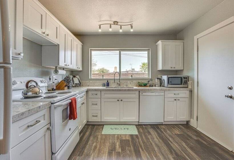 Dog Friendly North Las Vegas Home ~ 9 Mi To Strip!