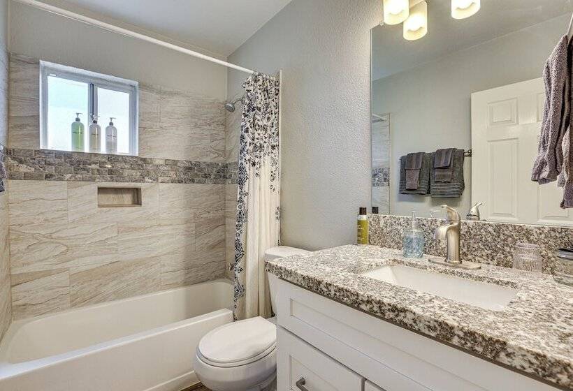 Dog Friendly North Las Vegas Home ~ 9 Mi To Strip!