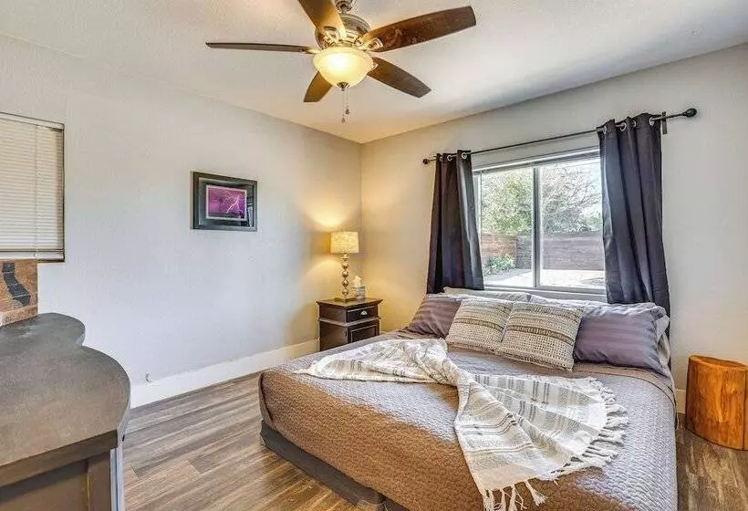 Dog Friendly North Las Vegas Home ~ 9 Mi To Strip!