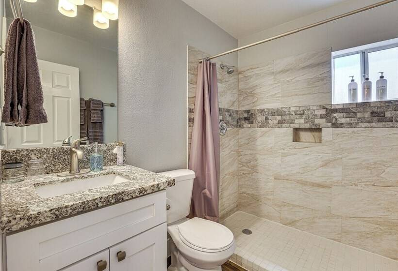 Dog Friendly North Las Vegas Home ~ 9 Mi To Strip!