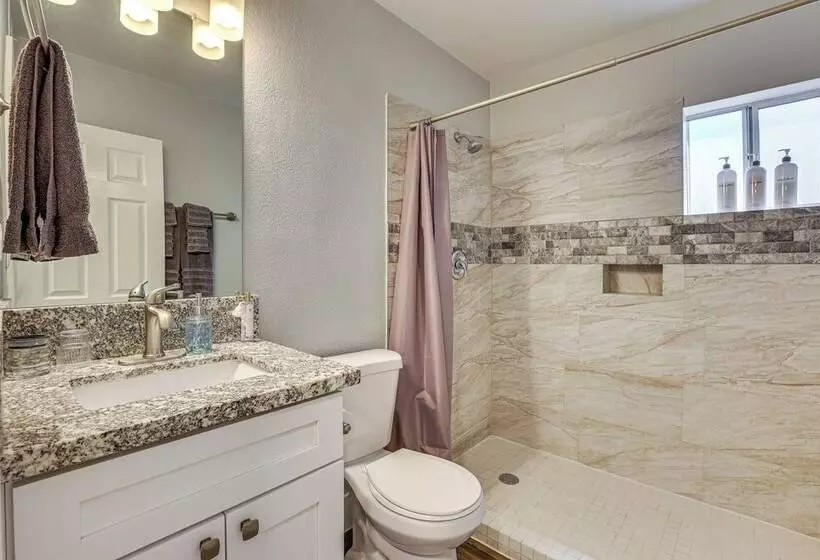 Dog Friendly North Las Vegas Home ~ 9 Mi To Strip!