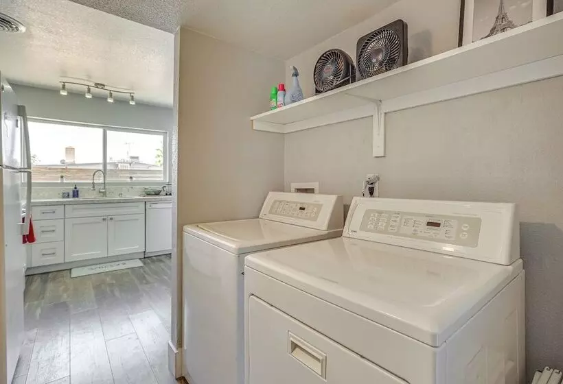 Dog Friendly North Las Vegas Home ~ 9 Mi To Strip!