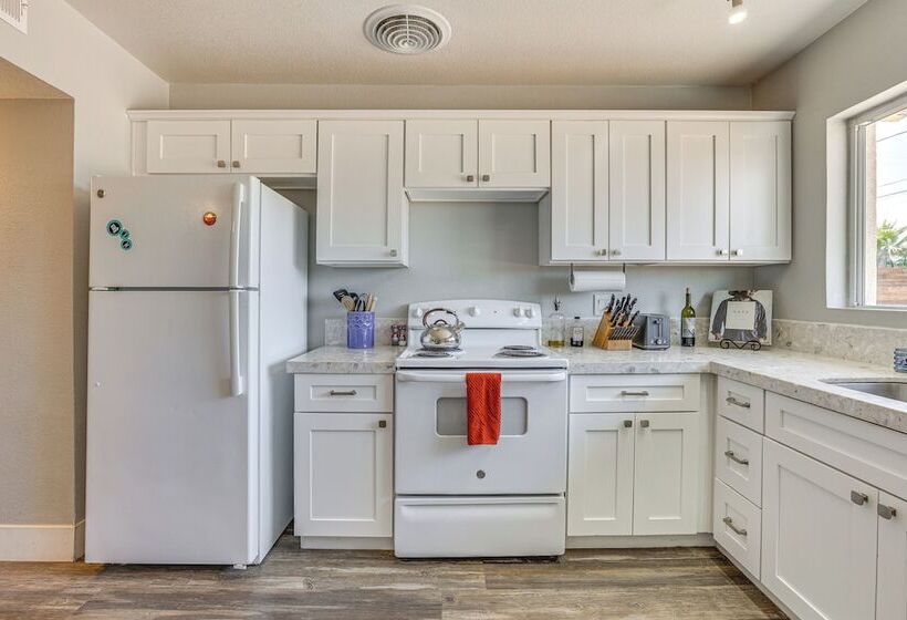 Dog Friendly North Las Vegas Home ~ 9 Mi To Strip!