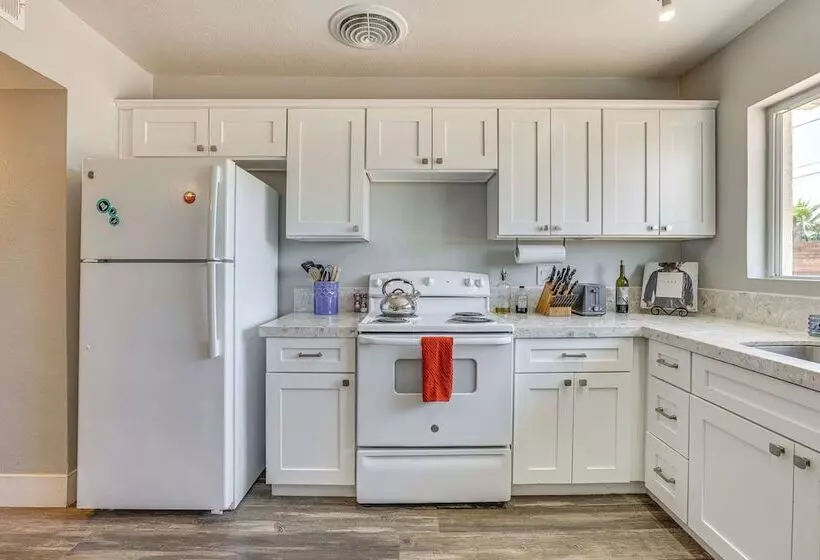 Dog Friendly North Las Vegas Home ~ 9 Mi To Strip!