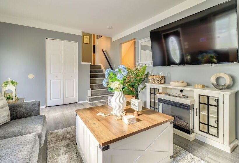 Westland Family Home W/ Deck & Fenced Yard