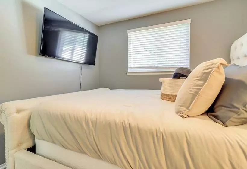 Westland Family Home W/ Deck & Fenced Yard