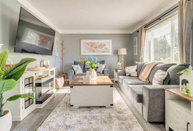 Westland Family Home W/ Deck & Fenced Yard