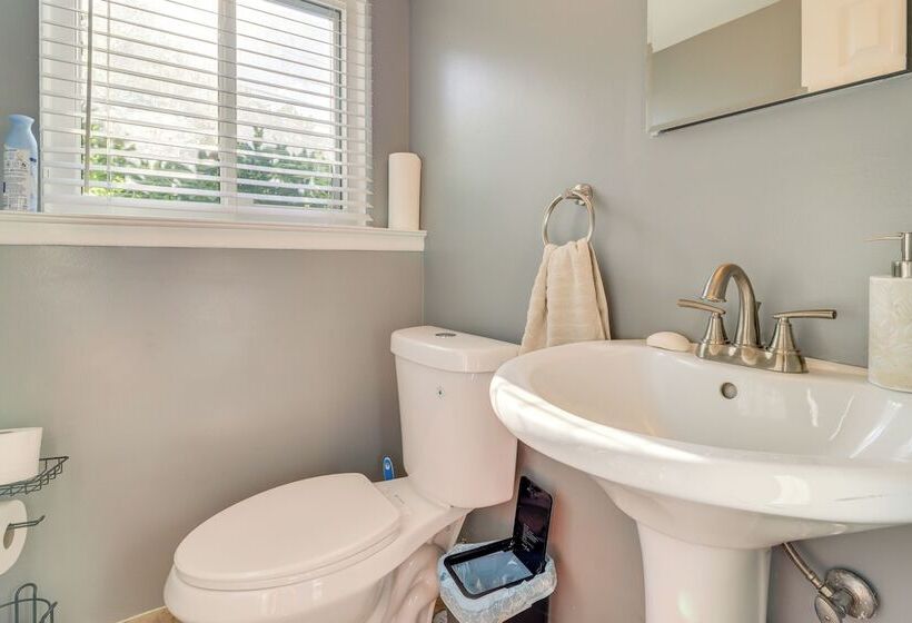 Westland Family Home W/ Deck & Fenced Yard