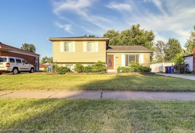 Westland Family Home W/ Deck & Fenced Yard