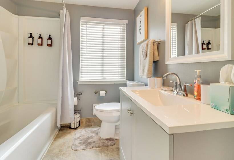 Westland Family Home W/ Deck & Fenced Yard