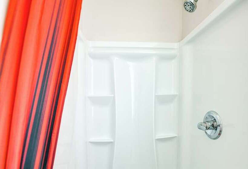 Whimsical Cabin W/ Grill < 4 Mi To Lake Brownwood!