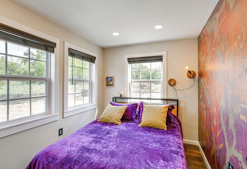 Whimsical Cabin W/ Grill < 4 Mi To Lake Brownwood!