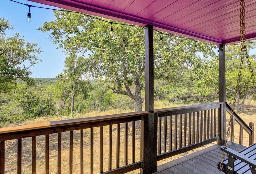 Whimsical Cabin W/ Grill < 4 Mi To Lake Brownwood!