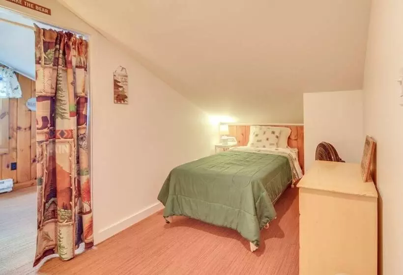 Androscoggin Lakefront Cottage, Boat Dock & Views!