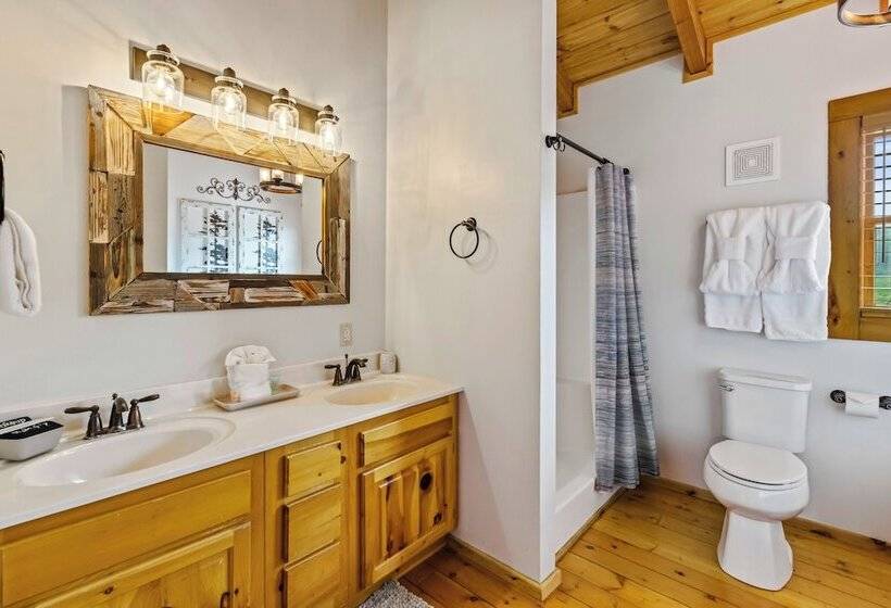 Cabin W/ Hot Tub, Theater & Games!