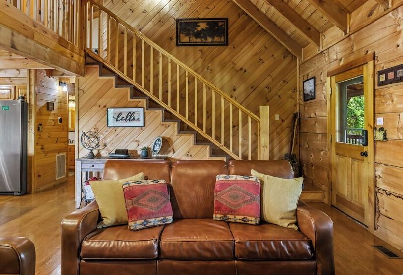 Cabin W/ Hot Tub, Theater & Games!